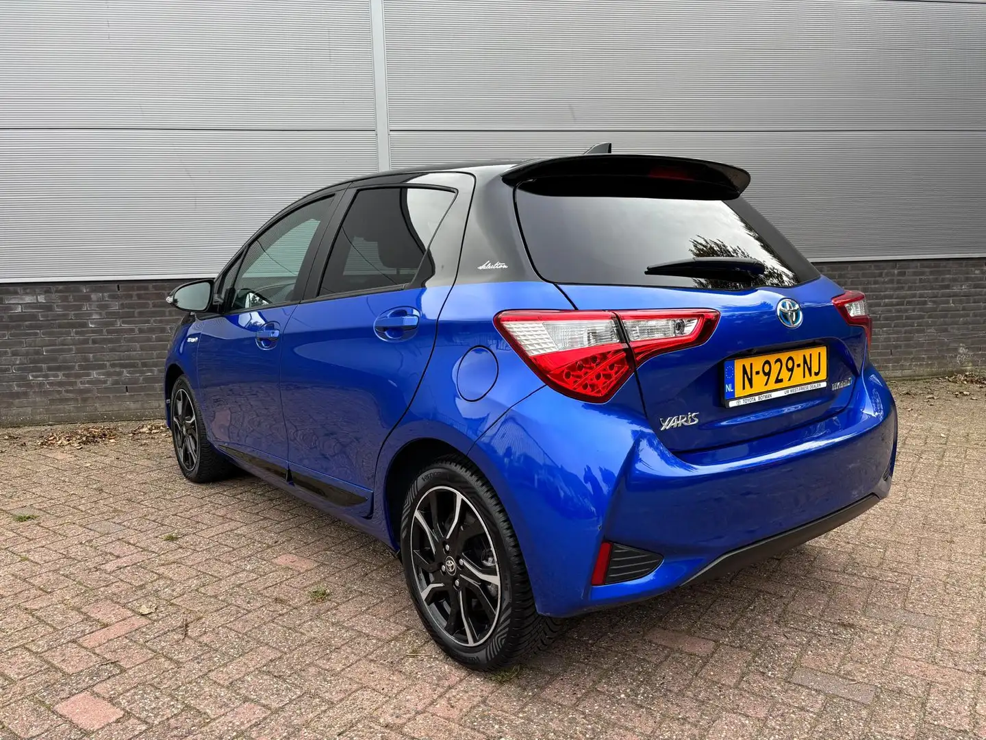 Toyota Yaris 1.5 Hybrid Bi-Tone Blauw - 2