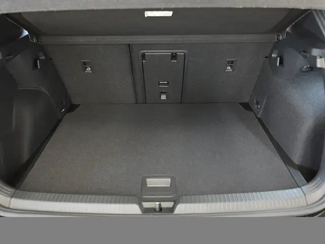 Volkswagen Golf view 8