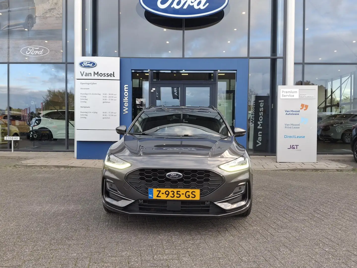 Ford Focus Wagon 1.0 EcoBoost Hybrid ST Line X | Automaat | 1 Grijs - 2