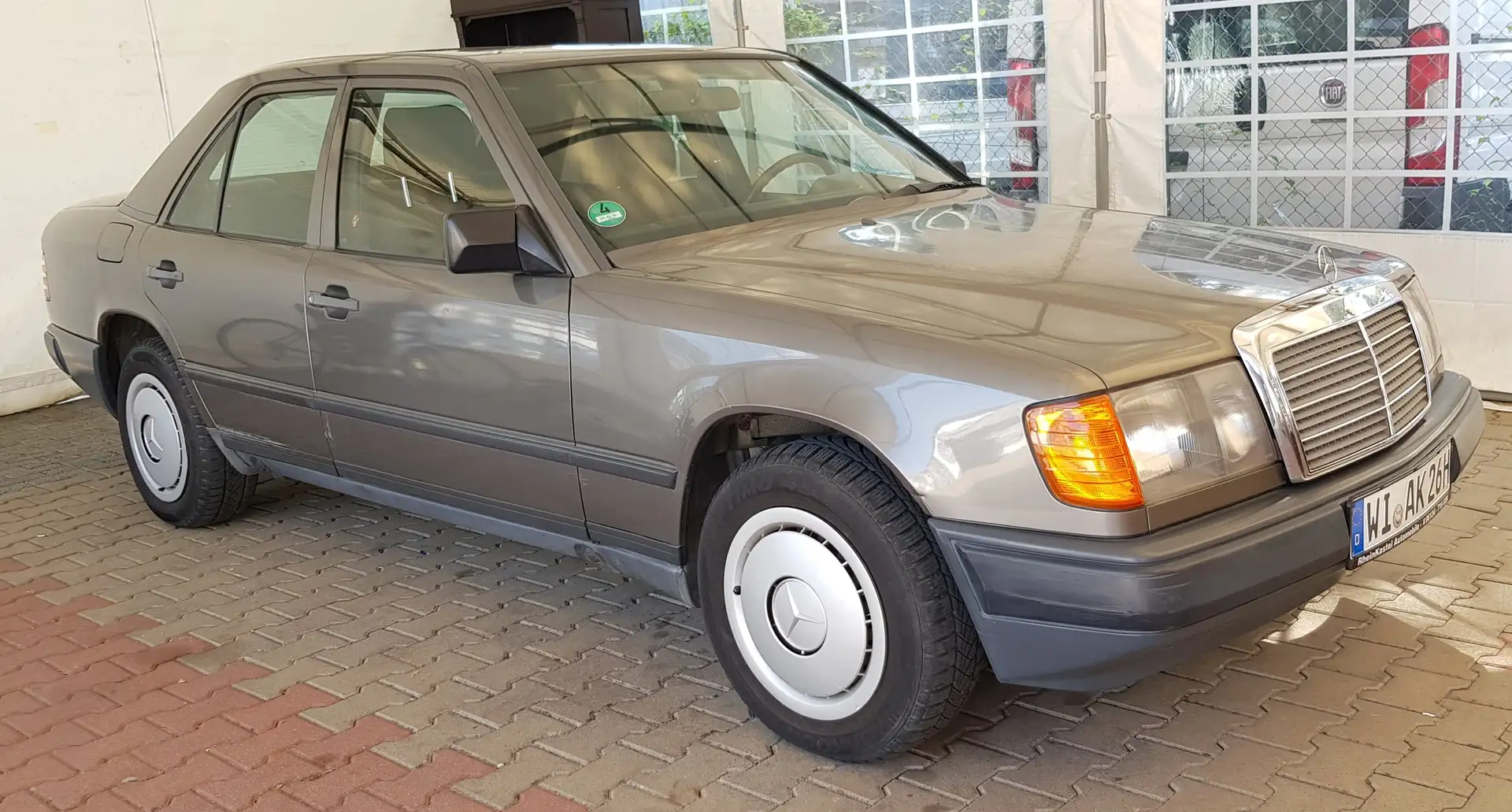Mercedes-Benz E 230 E-Klasse H- Kennzeichen - 2