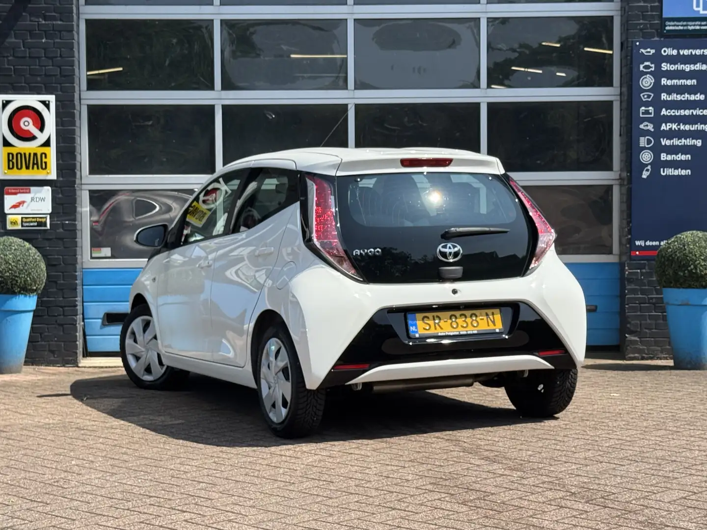 Toyota Aygo 1.0 VVT-i x-nav Prijs Inclusief Onderhoud & 12 Maa Wit - 2