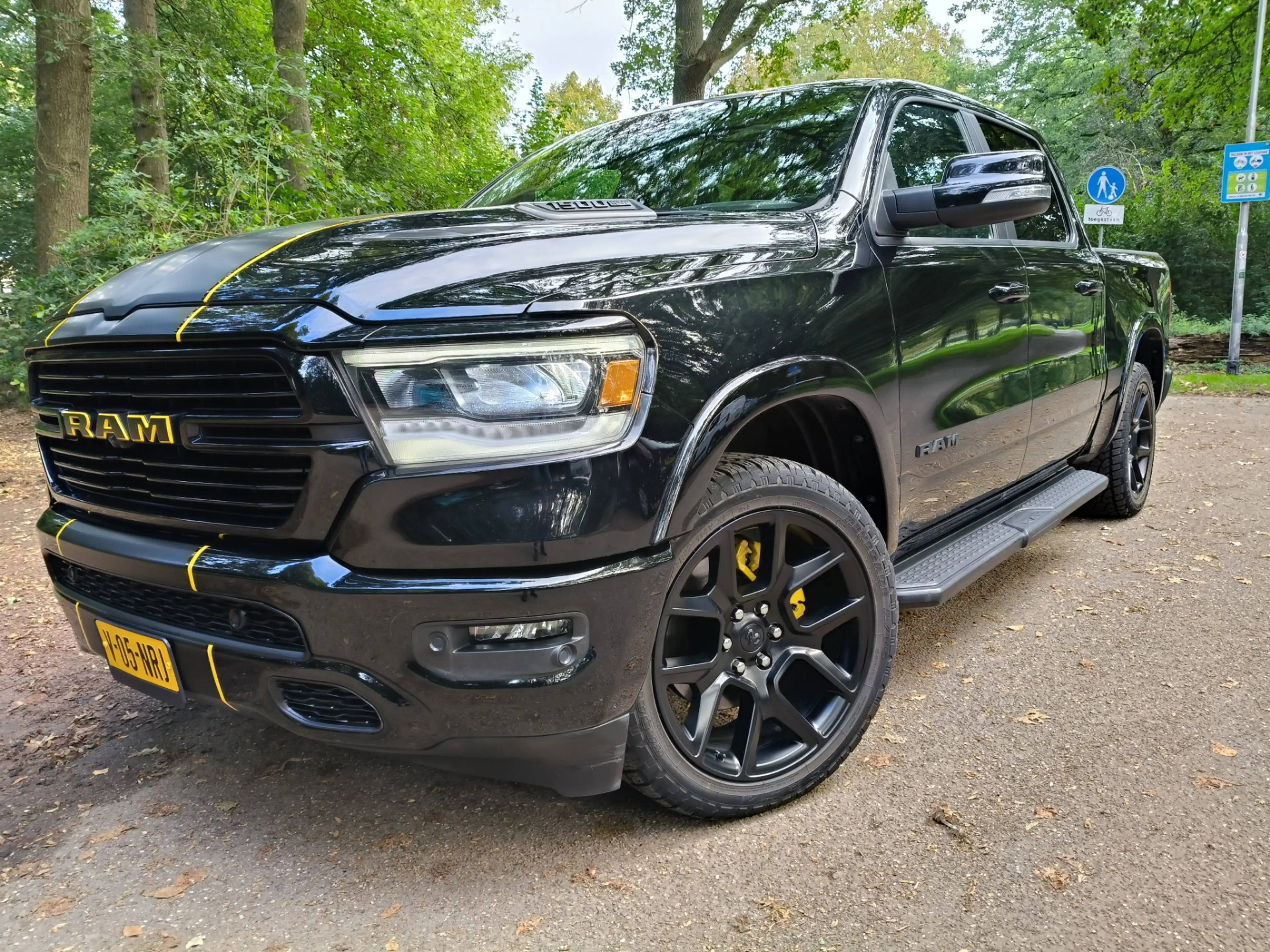 Dodge RAM 1500 5.7 V8 4x4 Crew Cab Laramie EX BTW