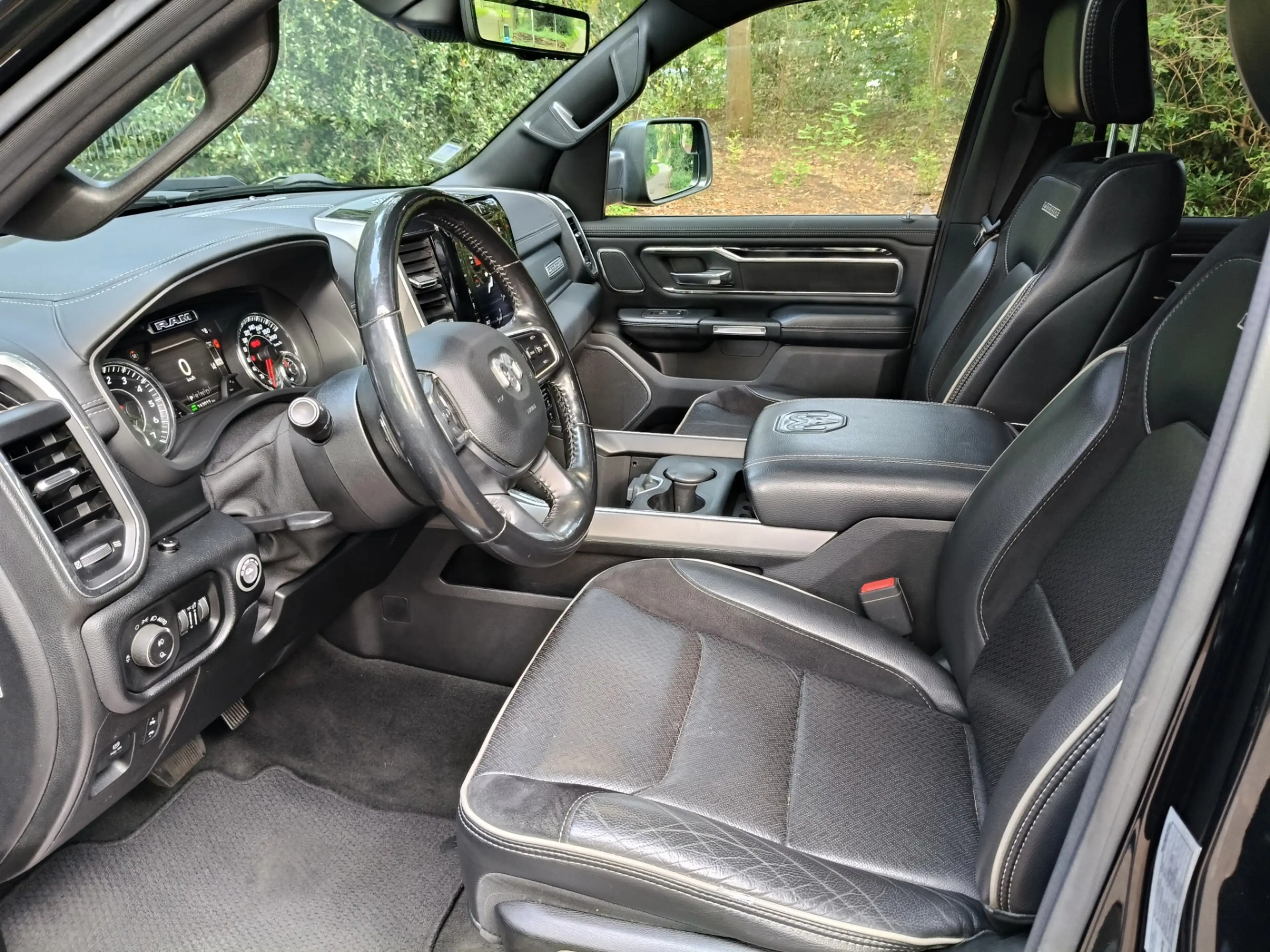 Dodge RAM 1500 5.7 V8 4x4 Crew Cab Laramie EX BTW — photo 9