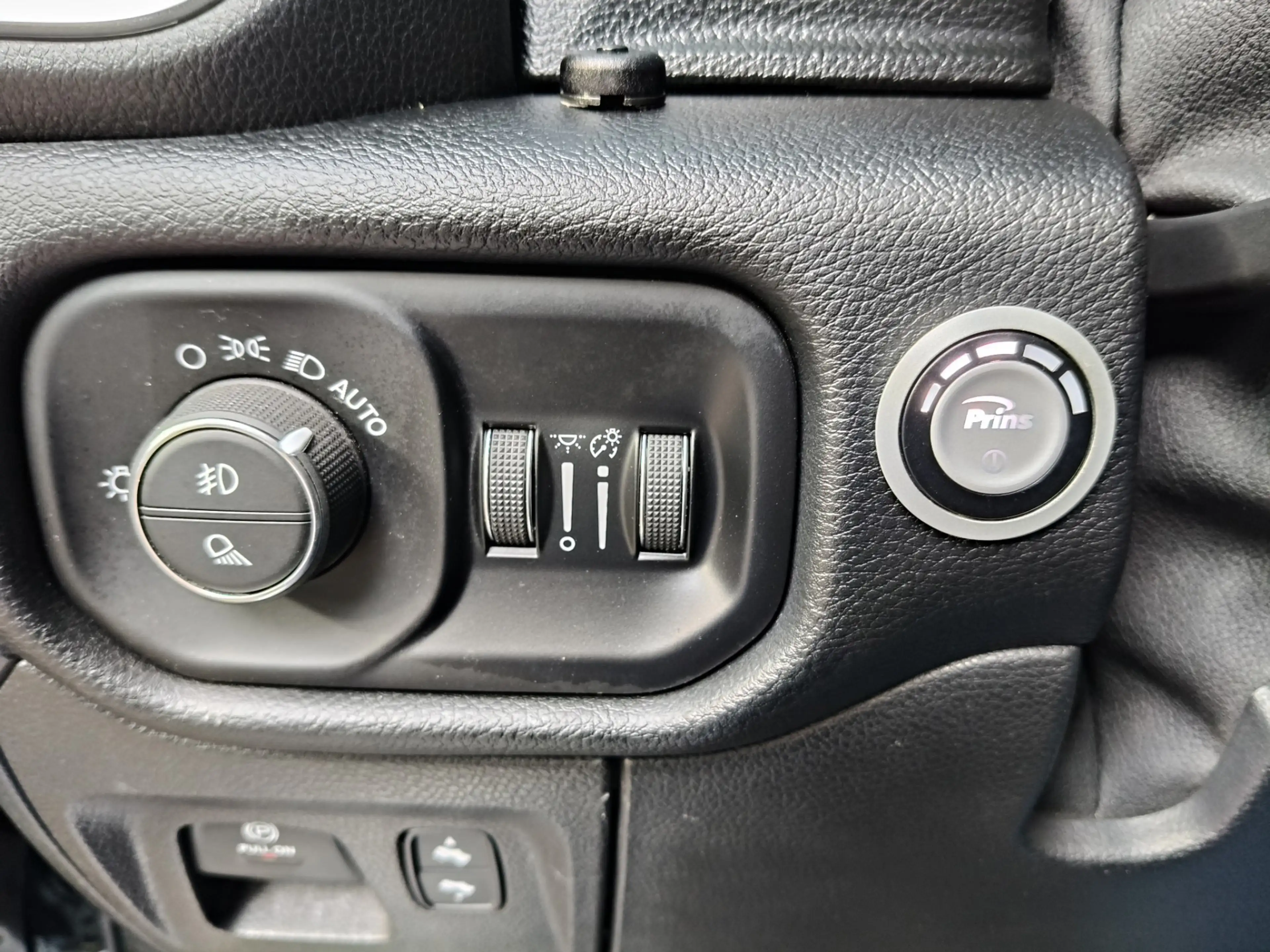 Dodge RAM 1500 5.7 V8 4x4 Crew Cab Laramie EX BTW — photo 14