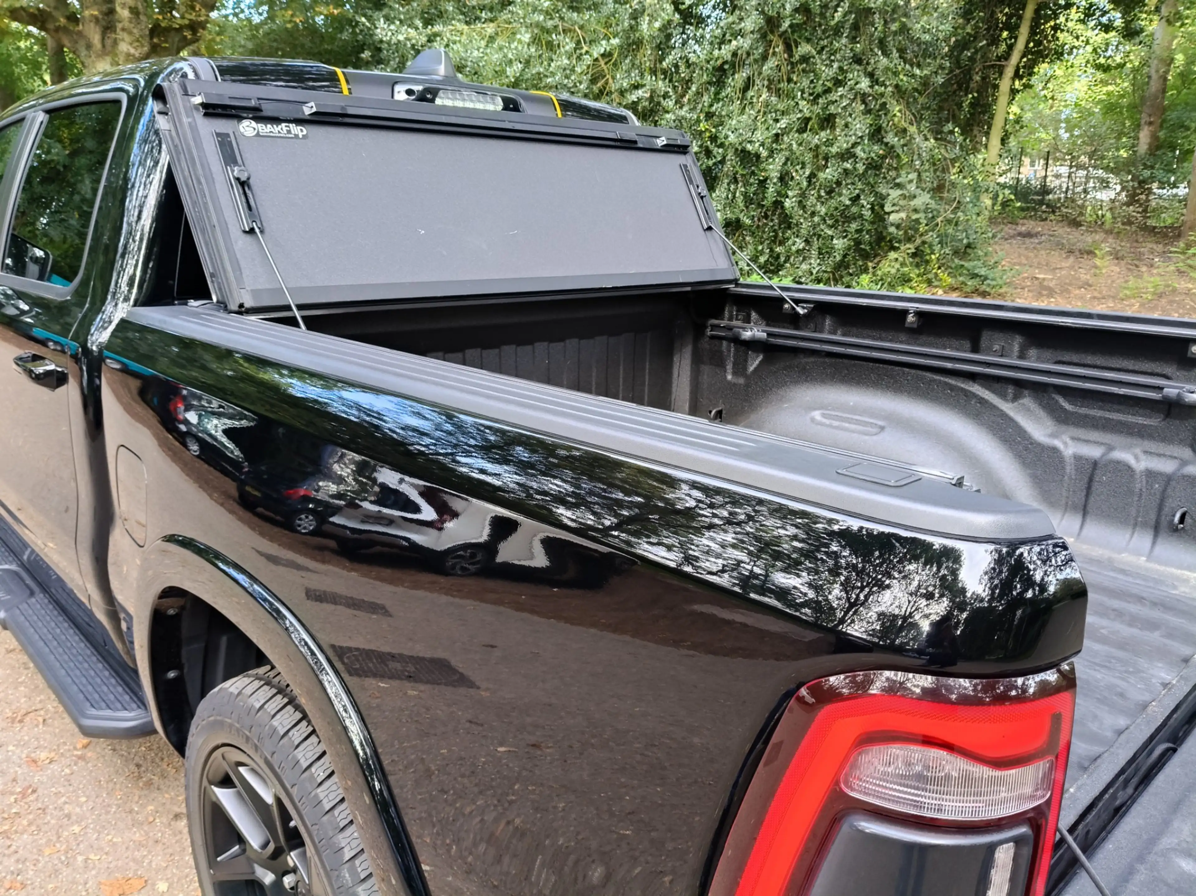 Dodge RAM 1500 5.7 V8 4x4 Crew Cab Laramie EX BTW — photo 6