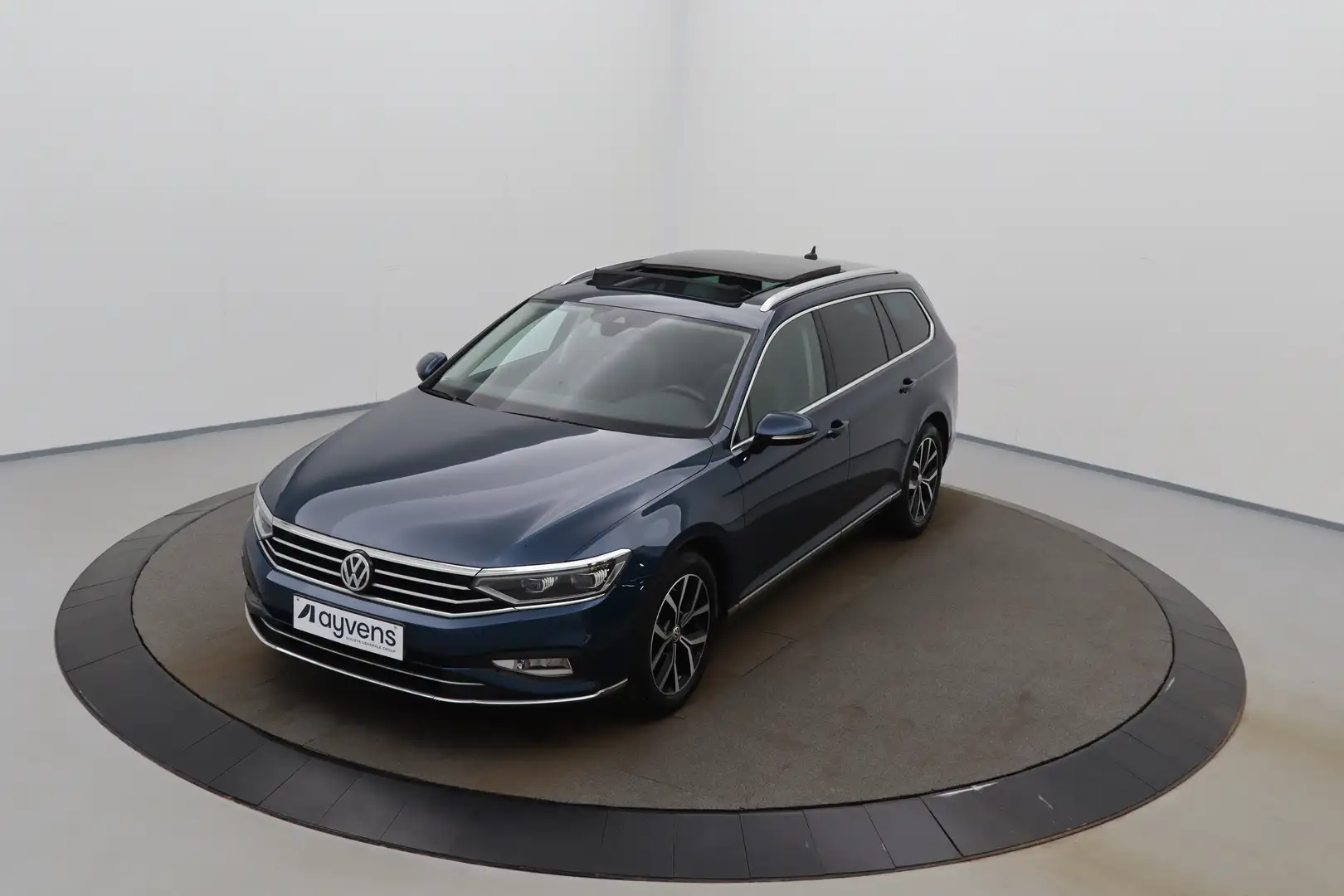 Volkswagen Passat Variant 2.0 TDi SCR Elegance Business DSG LEDER/ALCANTARA Bleu - 1