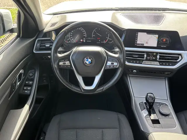 BMW 3 Series view 8