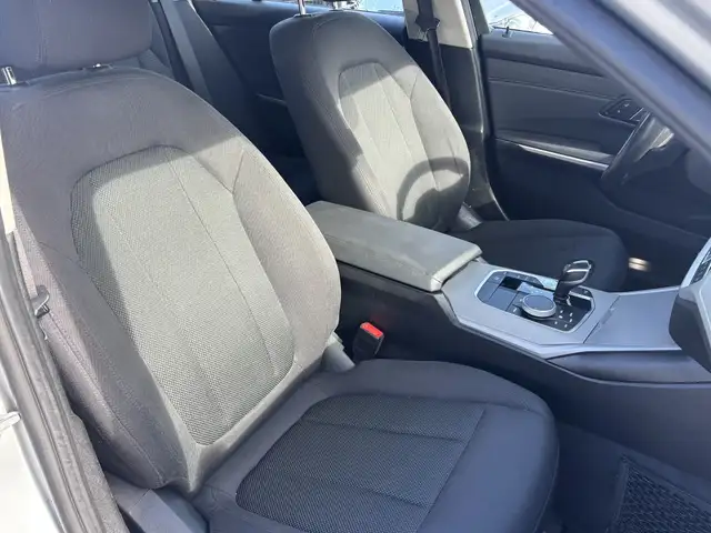 BMW 3 Series view 18