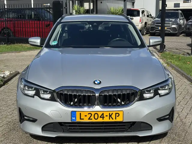 BMW 3 Series view 2
