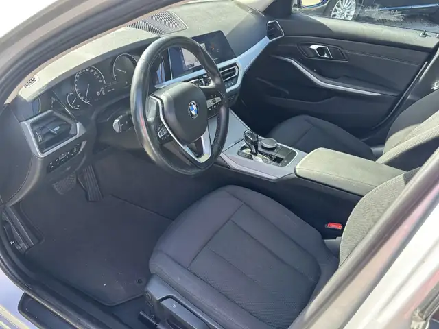 BMW 3 Series view 10