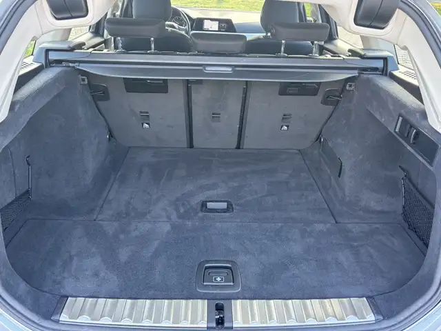BMW 3 Series view 16
