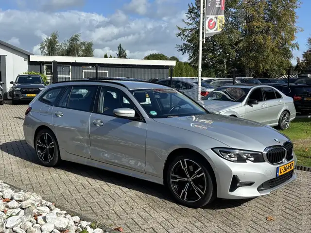BMW 3 Series view 3