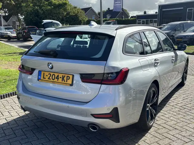BMW 3 Series view 5