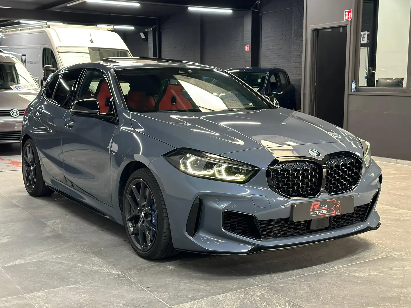 BMW 135 M135iXAS / Pano / Sportzetels / Camera/Full option Grijs - 2
