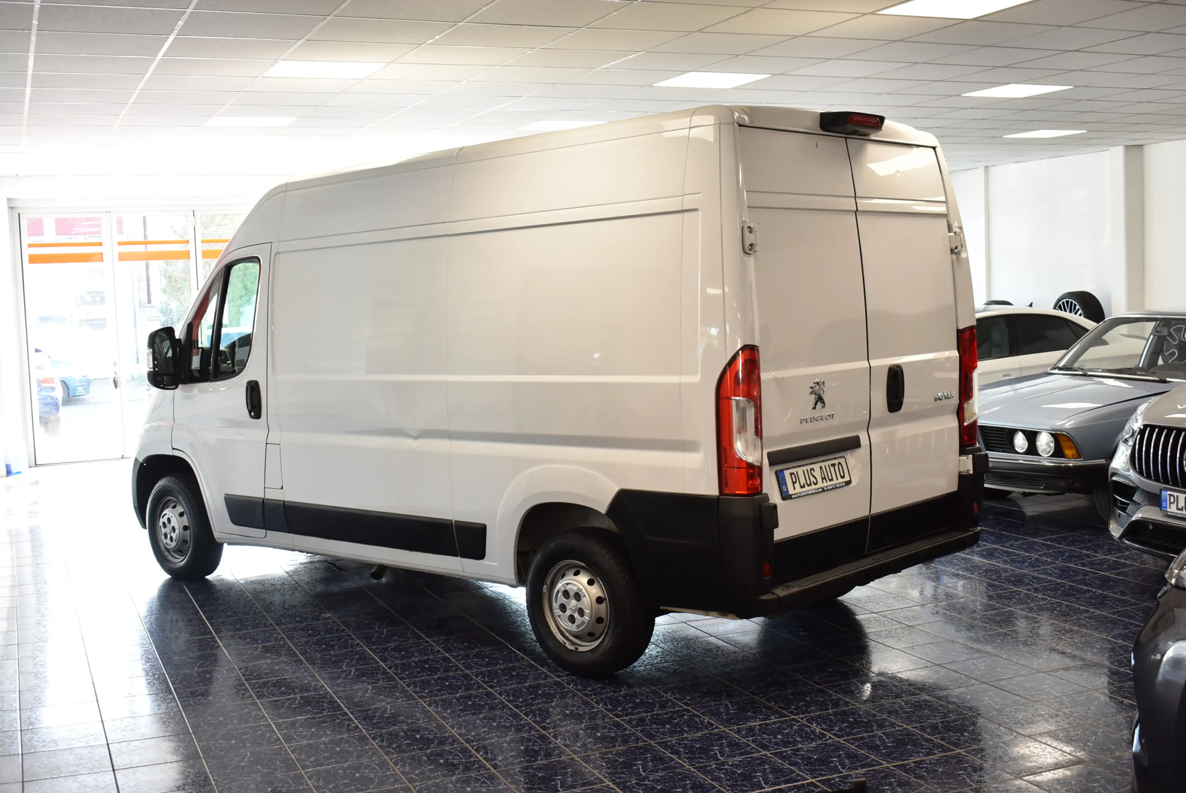 Peugeot Boxer 333 L2H2 BlueHDi 140 Carplay Kamera Temp — photo 3