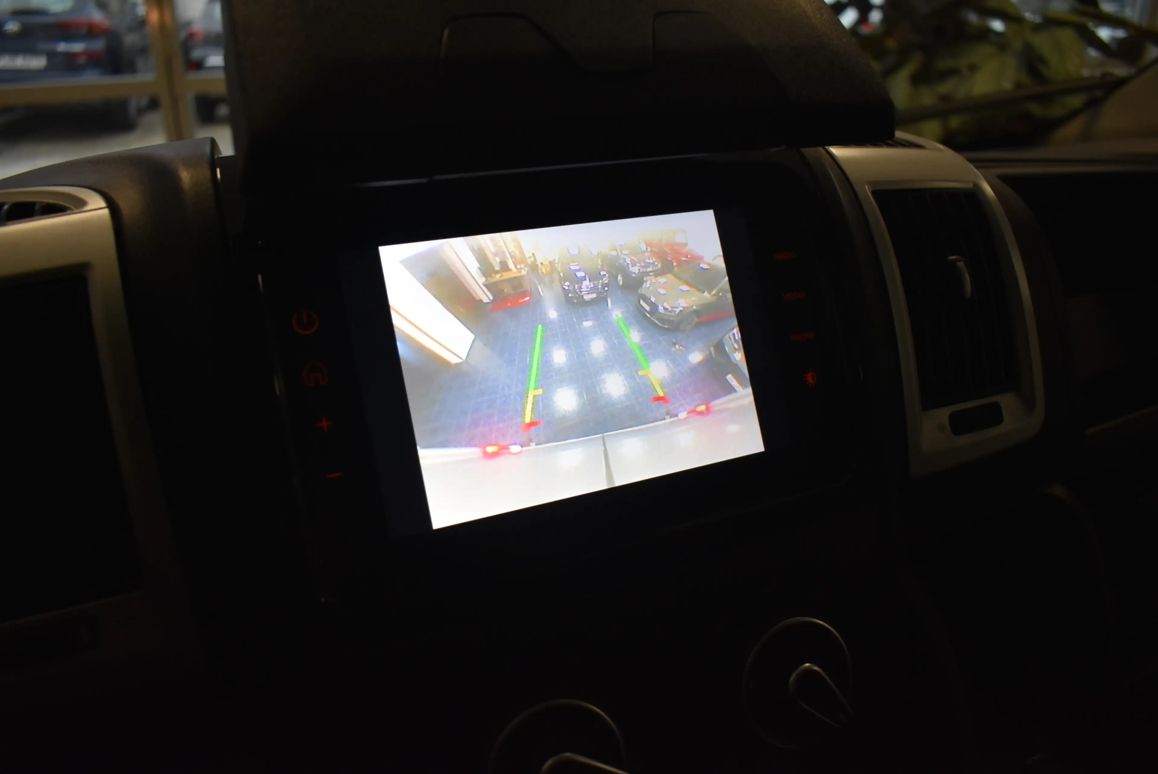 Peugeot Boxer 333 L2H2 BlueHDi 140 Carplay Kamera Temp — photo 10