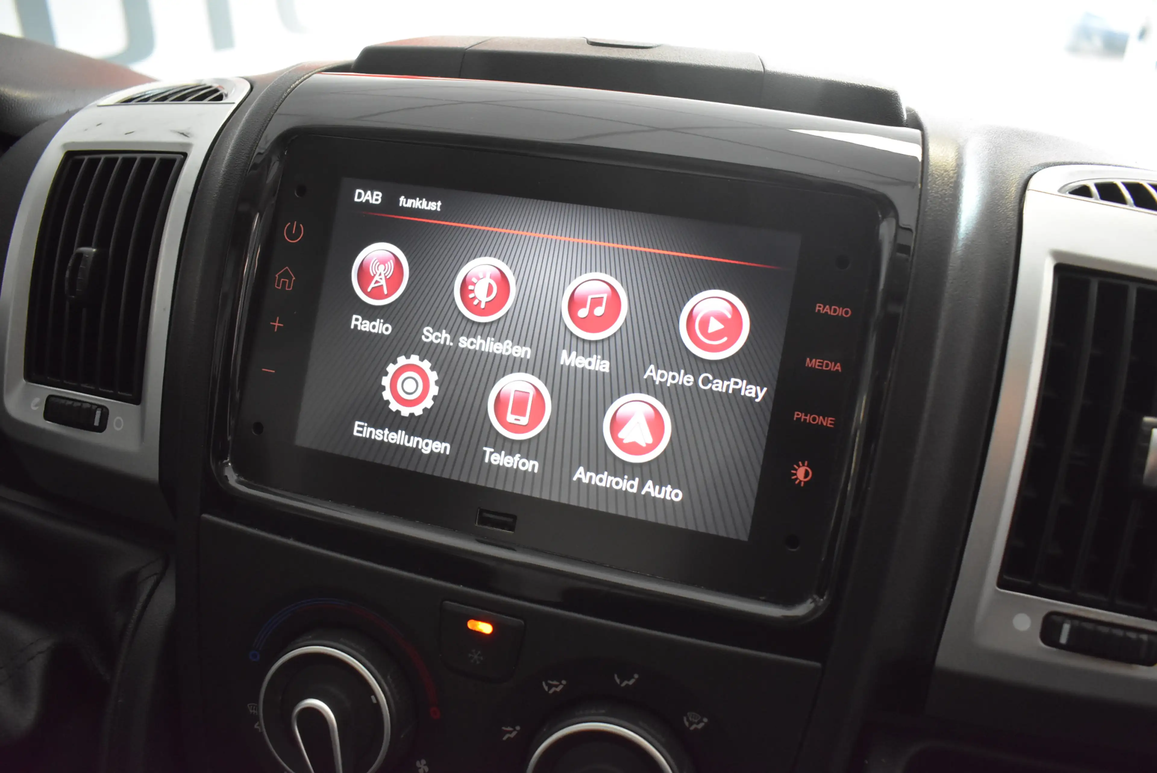 Peugeot Boxer 333 L2H2 BlueHDi 140 Carplay Kamera Temp — photo 9