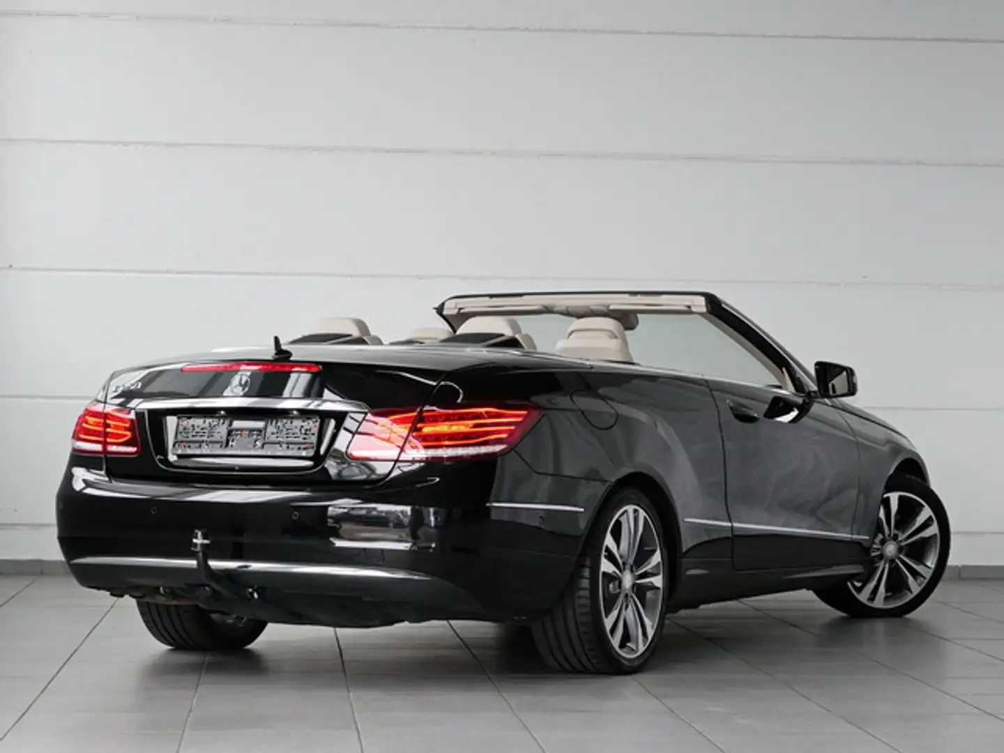 Mercedes-Benz E 250 CGI Navi Klima ASC LED ILS AHK Leder Schwarz - 2