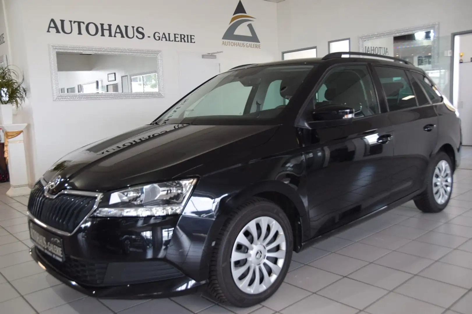 Skoda Fabia Combi Ambition*AHK*PDC*LED*SITZHZ*TEMPOMAT Schwarz - 1