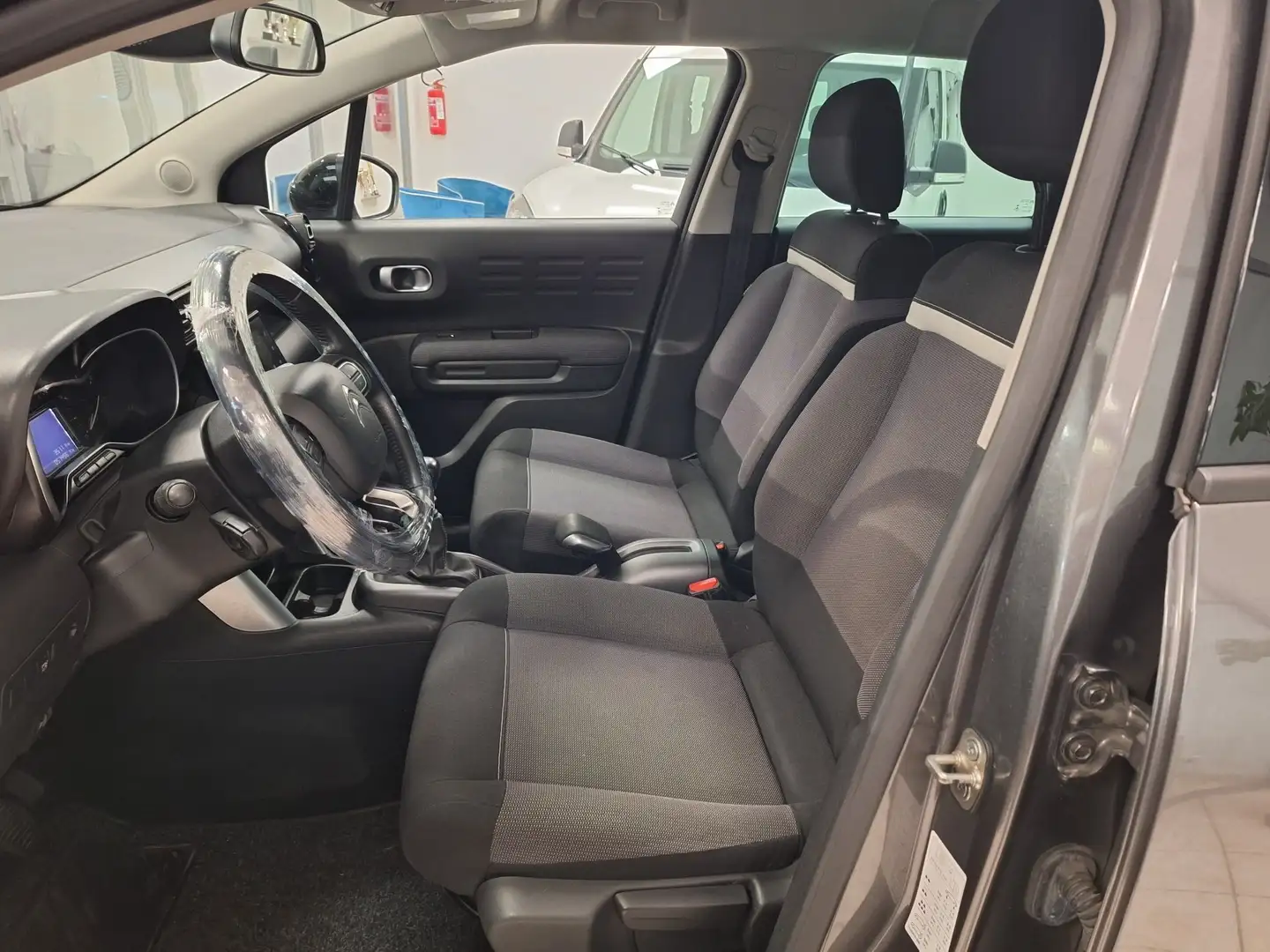 Citroen C3 Aircross 1.2 puretech Shine s Grau - 2