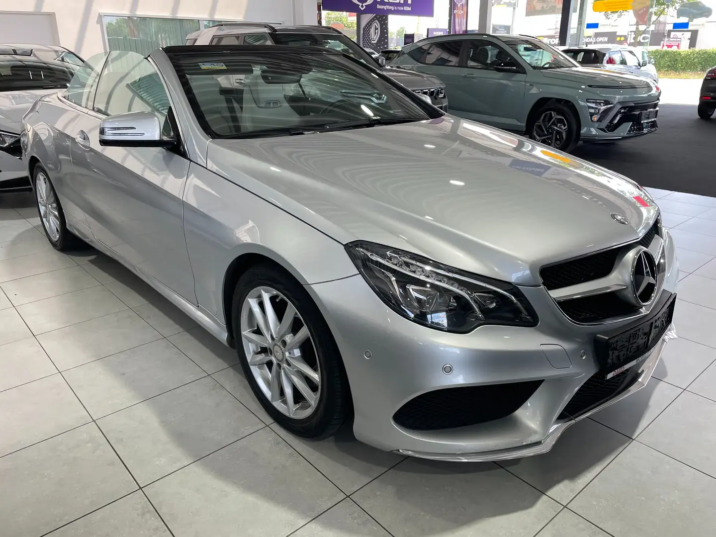 Mercedes-Benz E 220 Cabriolet d Argent - 2