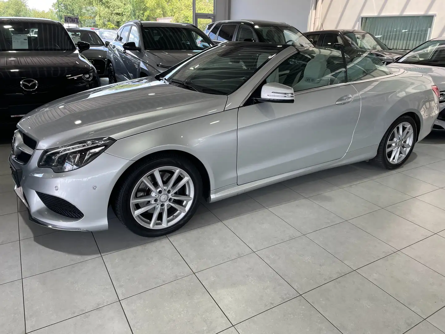 Mercedes-Benz E 220 Cabriolet d Argent - 1