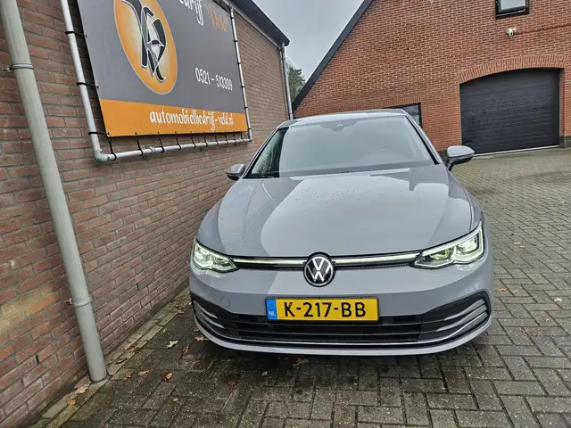 Volkswagen Golf view 2