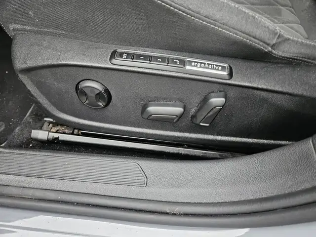 Volkswagen Golf view 6