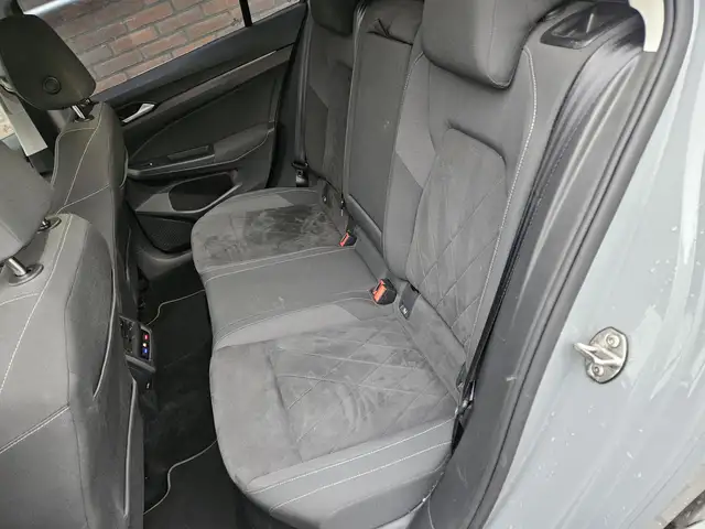 Volkswagen Golf view 18