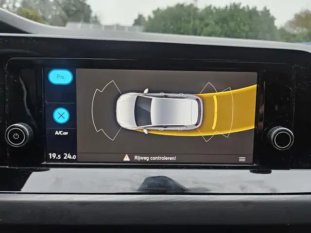 Volkswagen Golf view 20