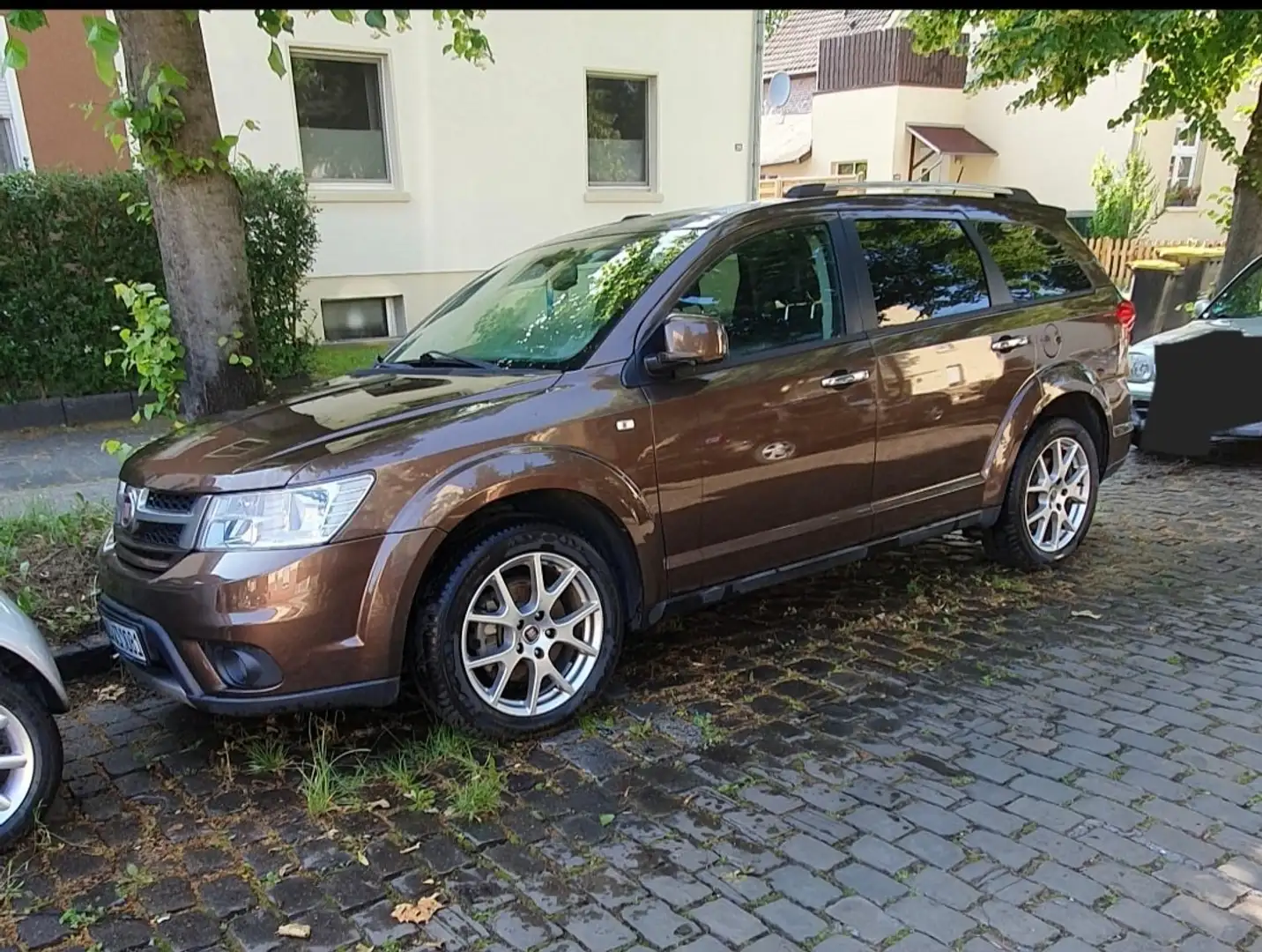 Fiat Freemont Freemont 2.0 Multijet 16V DPF Automatik Allrad Lou Marrón - 1