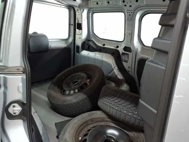 Volkswagen Caddy view 9