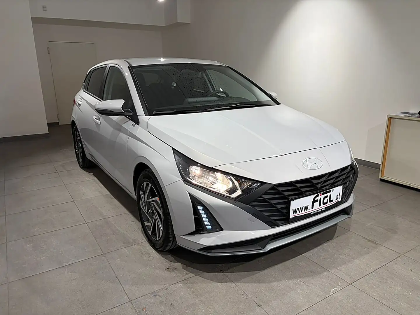 Hyundai i20 1,2 MPI Jubilé Grau - 2