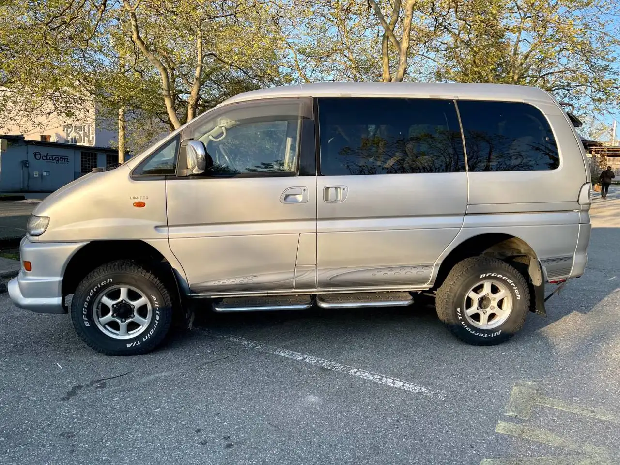 Mitsubishi Delica снимка Mitsubishi Delica
