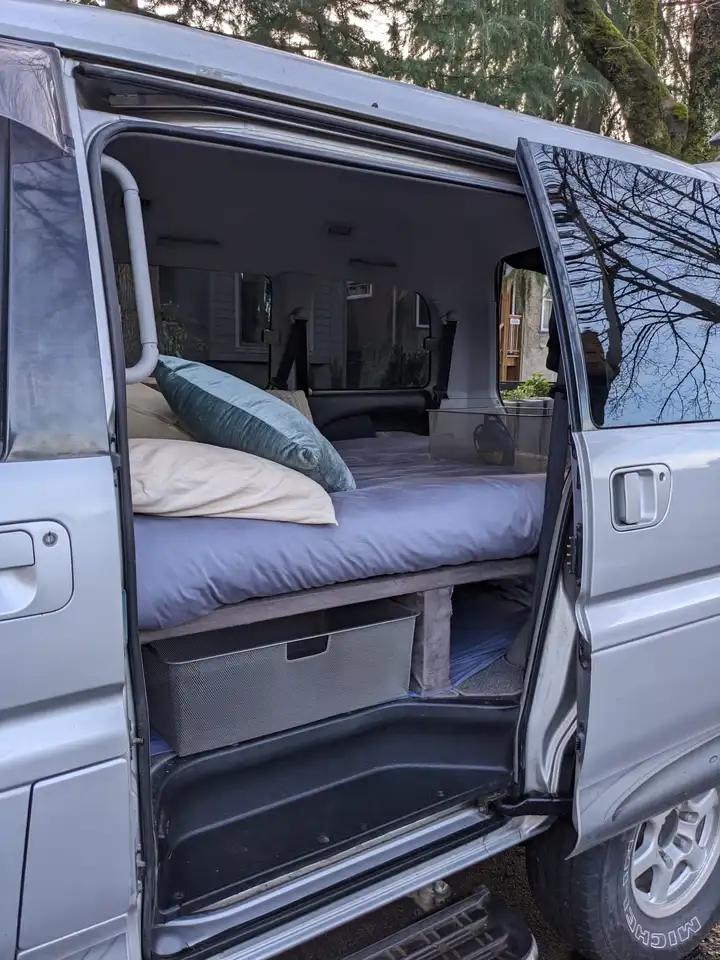 Mitsubishi Delica снимка Mitsubishi Delica