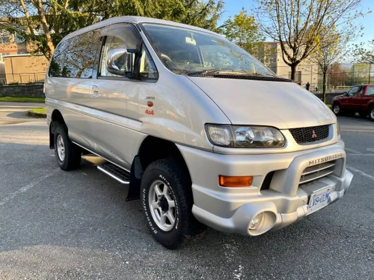 Mitsubishi Delica снимка Mitsubishi Delica