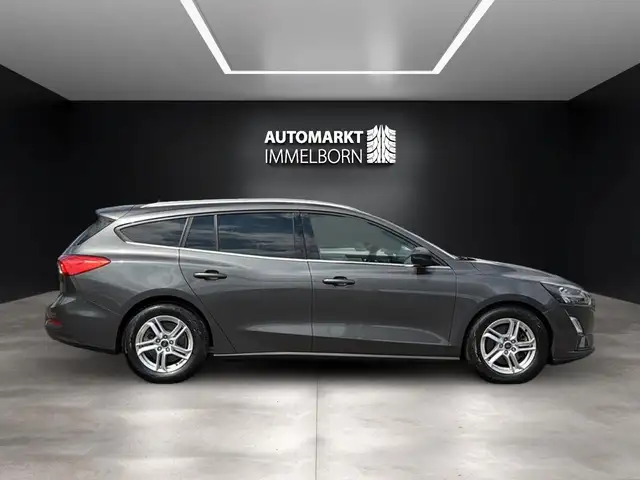 Ford Focus view 11