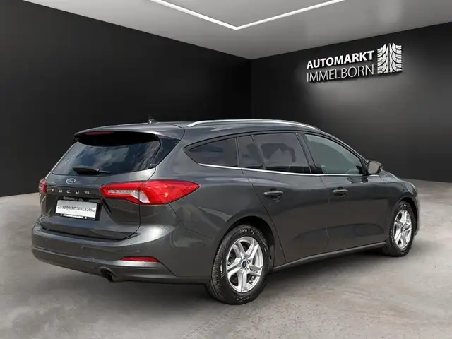 Ford Focus view 8