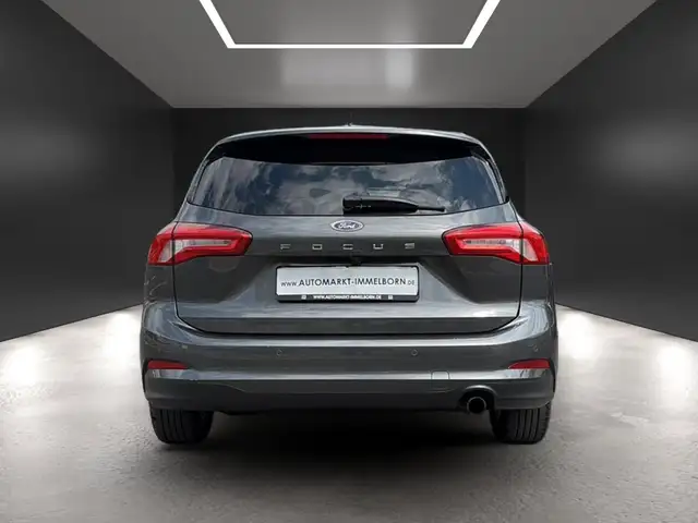 Ford Focus view 10