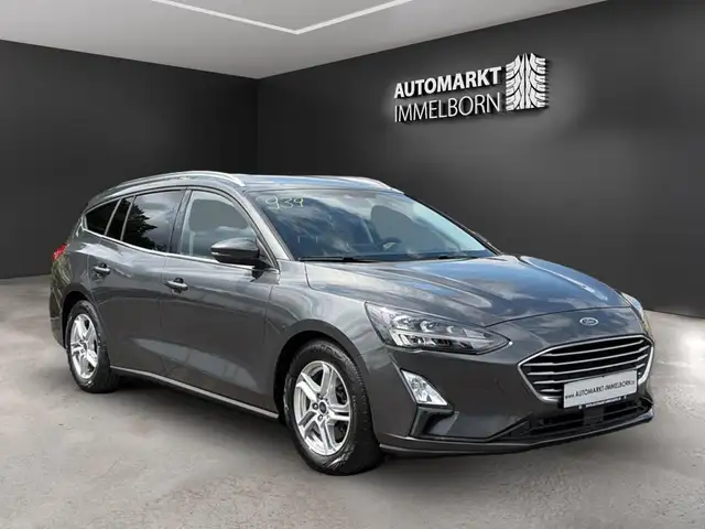 Ford Focus view 2