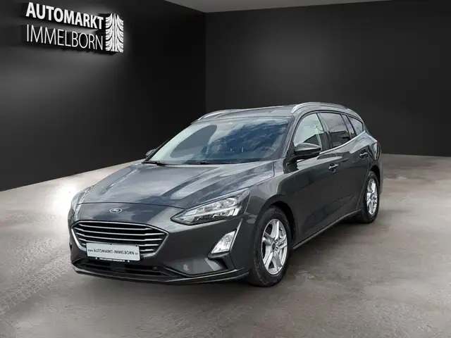 Ford Focus view 3