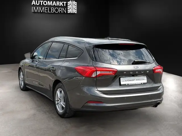 Ford Focus view 5