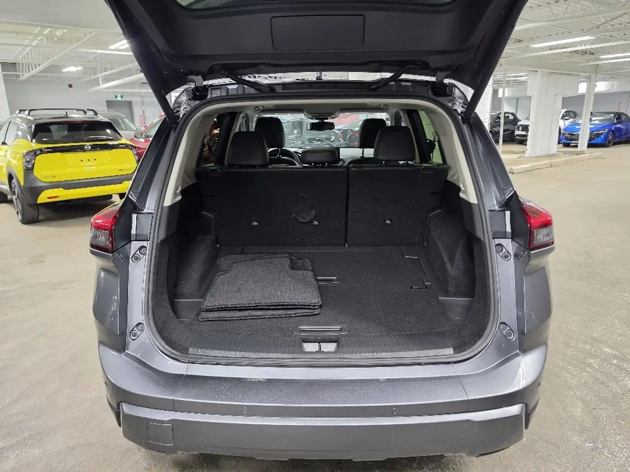 Nissan Rogue снимка Nissan Rogue
