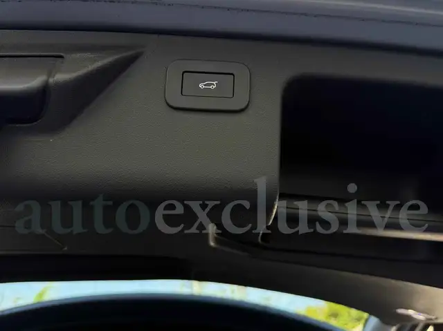 Land Rover Discovery Sport view 15