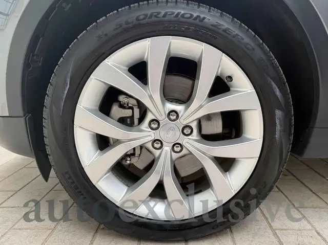 Land Rover Discovery Sport view 12
