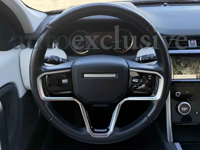 Land Rover Discovery Sport view 8