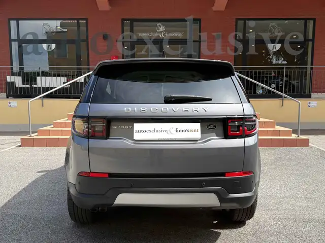 Land Rover Discovery Sport view 5