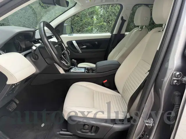 Land Rover Discovery Sport view 10
