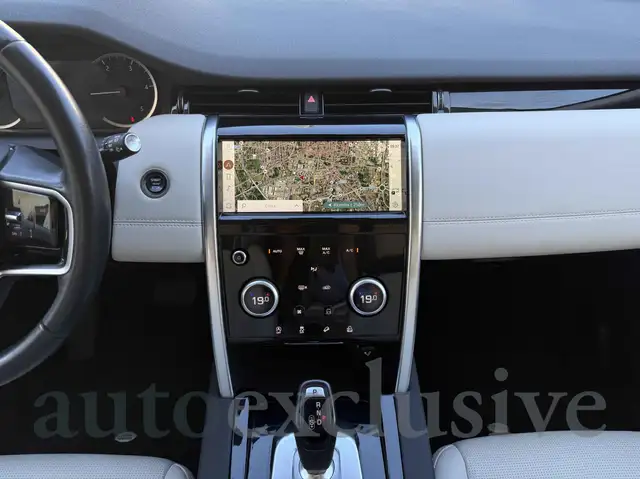 Land Rover Discovery Sport view 7