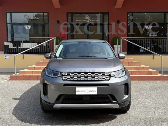 Land Rover Discovery Sport view 3